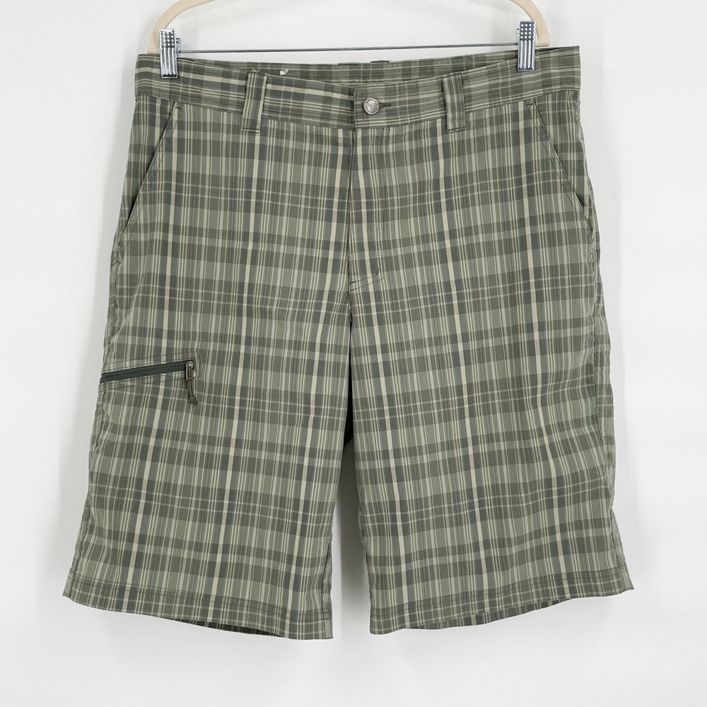 Columbia Olive Green Plaid Cargo Shorts